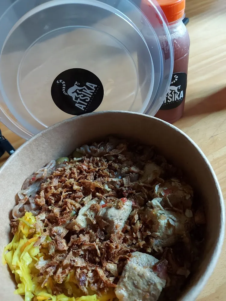 Semoule de Manioc Et Espadon Supplement Oignons Frit Et Jus de Baobab